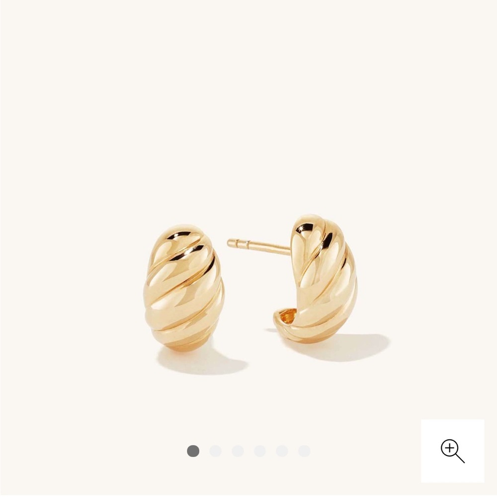 Mejuri Bold Croissant Dôme Huggies - Never been worn!!